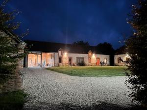 Maisons de vacances Domaine Solognot avec Bar, Sauna, Jacuzzi, Piscine : photos des chambres
