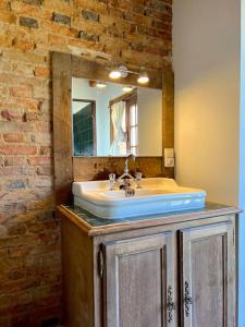 Maisons de vacances Domaine Solognot avec Bar, Sauna, Jacuzzi, Piscine : photos des chambres