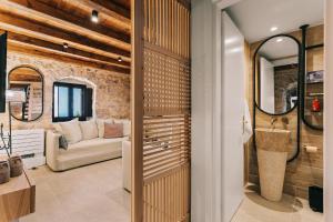 Hawk Tower Apartment - Pyrgos Towers Complex