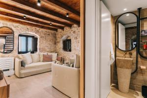 Hawk Tower Apartment - Pyrgos Towers Complex