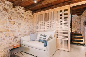 Hawk Tower Apartment - Pyrgos Towers Complex