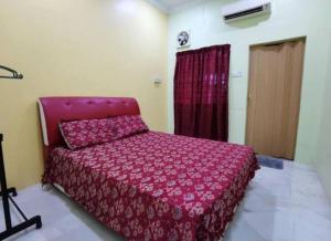 IPOH Be-Shine TAMAN WANG 13-14pax Homestay with 6Bedrooms, 6Bathroom, 1Living, 1Dining, 1Kitchen with 3Parkings