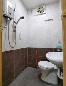 IPOH Be-Shine TAMAN WANG 13-14pax Homestay with 6Bedrooms, 6Bathroom, 1Living, 1Dining, 1Kitchen with 3Parkings