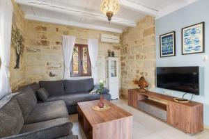 Villa Euterpe Kokkino Chorion St George Retreat BY APOKORONAS-VILLAS