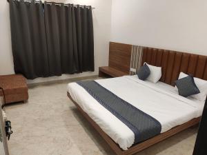 Hotel Nandan pure veg Restaurant and lodging