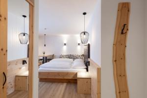 Zur Brücke Apartments and Rooms South Tyrol BrixenCard Included