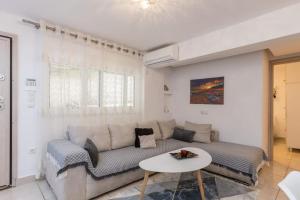 Varkiza Seaside 2BD Apartment