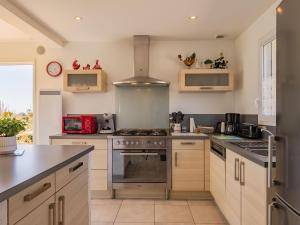 Maisons de vacances Holiday Home La maison de Toul an Dour by Interhome : photos des chambres