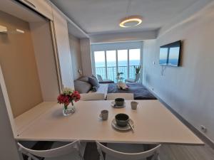 VILLAS COSETTE Apartamento BEACH PALACE CB 10 Vistas Espectaculares en Primera Línea de Mar con Parking Incluido en Platja dAro - ES-209-26