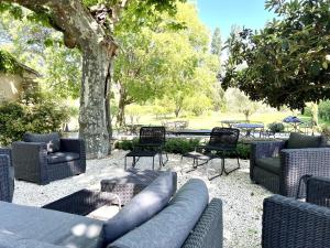 B&B / Chambres d'hotes Mas Chateau Blanc : Chambre Double avec Salle de Bains Privative - Vue sur Jardin 