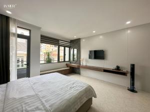 Phòng Deluxe Giường Đôi Có Ban Công (Deluxe Double Room with Balcony)