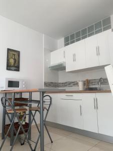 Luminoso y con Airco - D4 - frente a la piscina en Mareverde