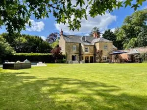 Georgian Home with Heated Swimming Pool - Haselbury Plucknett