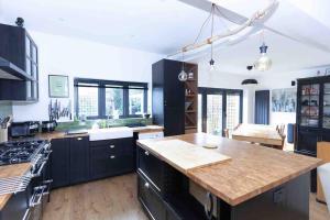 Seafront home with fabulous sea views