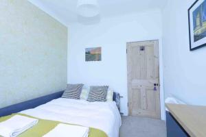 Seafront home with fabulous sea views