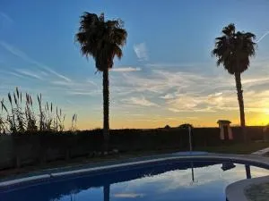 Espectacular residencial en 1a linea con piscina - Benajarafe