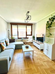 El pisín de Goya: piso luminoso con garaje a pie del centro de Oviedo.