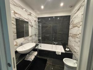 Deluxe Double Room with Bath