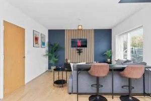 Villa Atlantis- Luxury Beach Family Retreat in Sussex sleeps 11 - Felpham