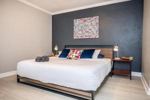 Downtown! 24h Concierge! Private Balcony! 11K