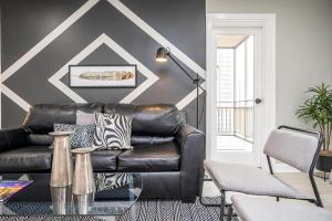 Downtown! 24h Concierge! Private Balcony! 11K