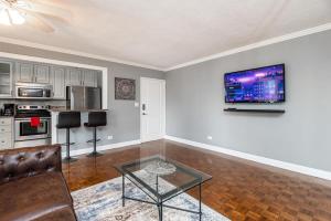 ENTIRE CONDO! Downtown! 24 Concierge! PT9B