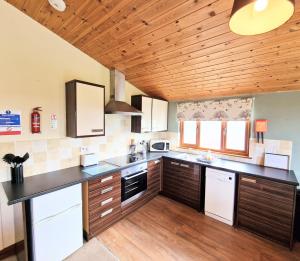 Lomond 2 with Private Hot Tub - Fife - Loch Leven - Lomond Hills