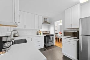 Quaint 3 Bedroom House with Huge Yard