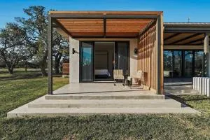 Running Deer Lodge - A Fredericksburg Escape - Willow City