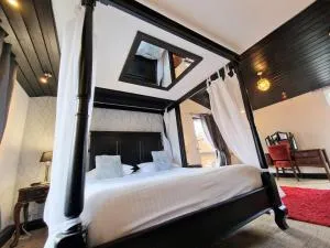 Ochil 9 with Private Hot Tub - Fife - Loch Leven - Lomond Hills - Pet Friendly - Kelty