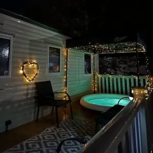 Tattershall lakes hot tub lodge breaks - Kirkby on Bain