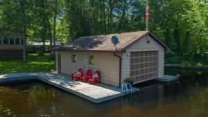 obrázek - Beach Haven A Charming Lake Muskoka family cottage