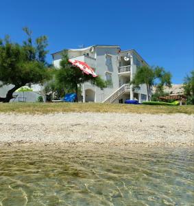 Beachfront apartments Pag