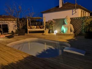 La sérénité Balinaise, chambre et sdb privée, jardin , piscine en saison, près de Chantilly, parc Astérix et CDG et Paris en 20