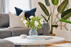 Downtown 3 Bedroom with Tons of Natural Light