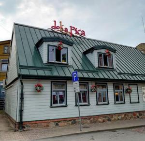 Mini by the sea, center