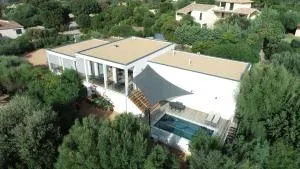 Villa La Rondina vue mer, piscine et plage à pied. - Zonza