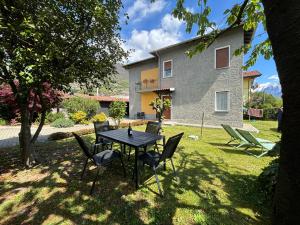 Apartment with garden Domaso - Larihome A62