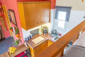 The HostMaster Ethnic Touch Feel Studio