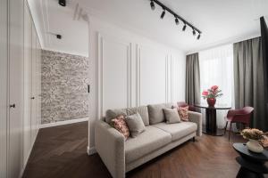 City Centre Deluxe Apartment by BookingHost