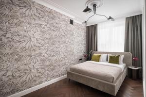 City Centre Deluxe Apartment by BookingHost