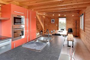 Maisons de vacances Chalet Bois Cosy - Climatise - Piscine privee : photos des chambres