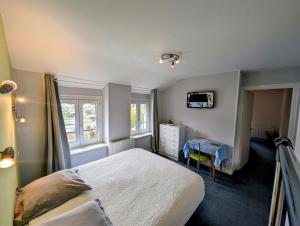 Hotels Logis Hotel Le Beau Site : photos des chambres