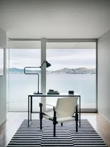 Luxury waterfront home with pool and beach access - Tranmere