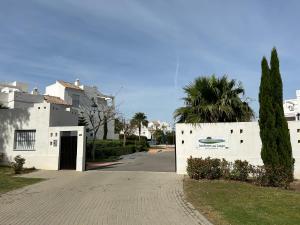 LA CASA DE LOS PATOS Jardines del lago