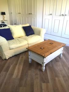 Stay at The Villain the grounds of a beautiful Manor House