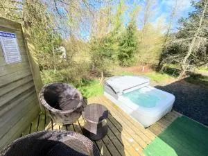Blair Tiny House with Private Hot Tub - Fife - Loch Leven - Lomond Hills - Dunfermline