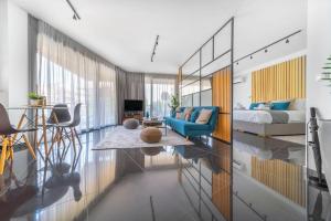 The HostMaster Urban Bliss