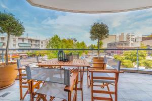 The HostMaster Urban Bliss