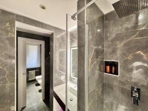 Deluxe Five-Bedroom Apartment - Condotti